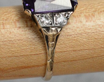 Anello antico con zaffiro e diamanti che cambiano colore in oro giallo 10k, misura 6 3/4