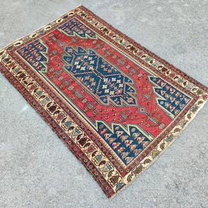 Tappeto turco 4x6 vibrante, tappeto persiano scuro 4x6, tappeto Heriz 4x6, tappeto antico 4x6, tappeto vintage 4x6, tappeto 4 per 6, tappeto Navy, tappeto camera da letto 4x6 immagine 3