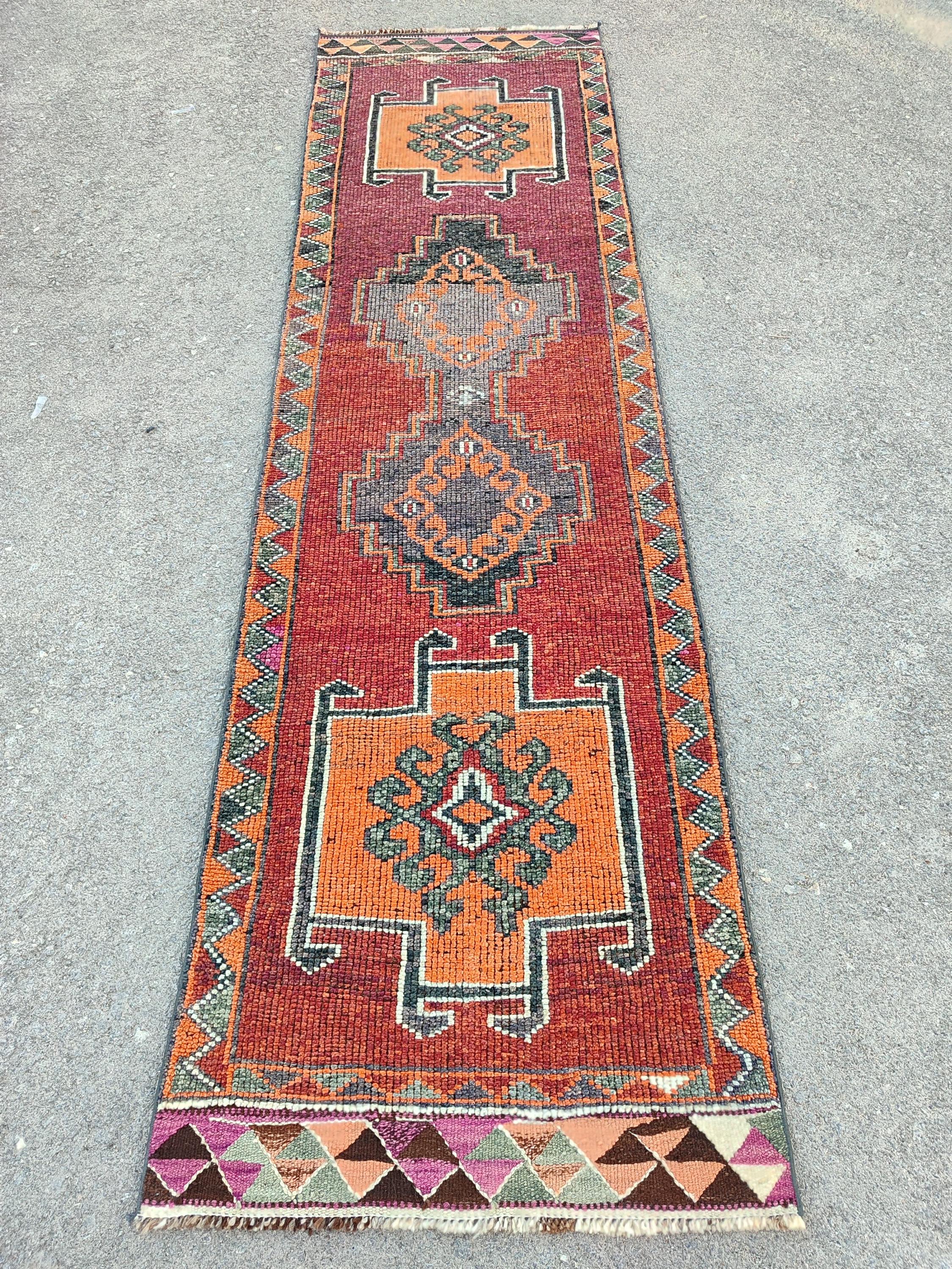ペルシャ タフタン手作りラグ ランナー 56cm X 240cm 希少な 3x11 ヘルキ ランナー ラグ、ペルシャ 3x11 ヘリズ ランナー