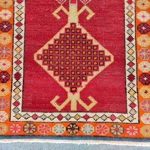 3x10 runner rug red color, Herki runner 3x10, Afghan runner rug 3x10 vintage, Persian 3x10 heriz runner, Turkish 3x10 oushak runner vibrant