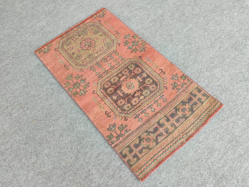 Short Rug 2'6