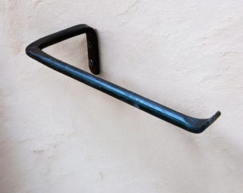 Rustikaler Toilettenpapierhalter aus Schmiedeeisen: An der Wand befestigtes Badezimmerdekor