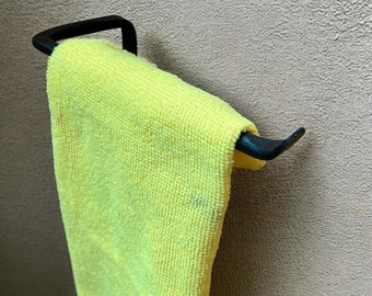 Rustic Blacksmith Forged Iron Towel Bar: Wall-Mounted Towel Holder
