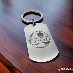 Personalized gift keyring with engraving of a soccer ball and a name of your choice.