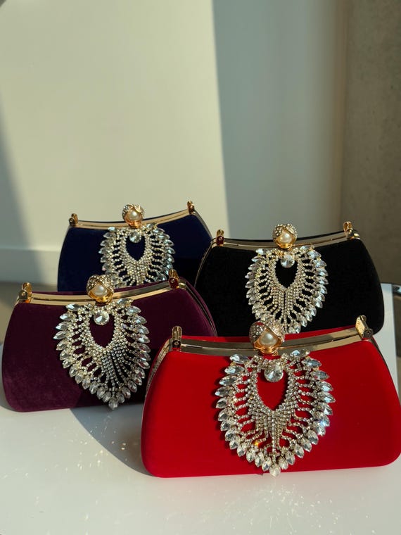 Hand Bag Velvet Red Blue Purple Black Elegant Diamond Clutch  display picture 3