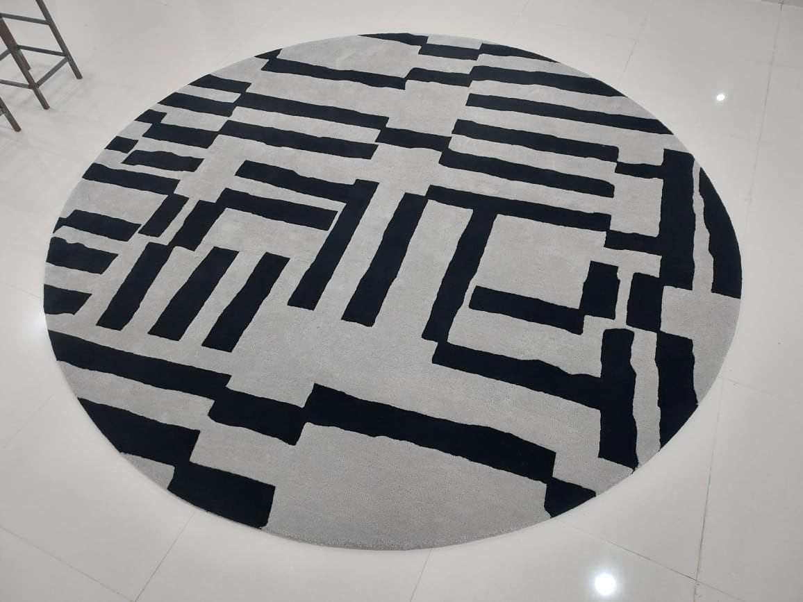 Contemporary Tufted Black Gray Rug 5' x 7'6 main image 1