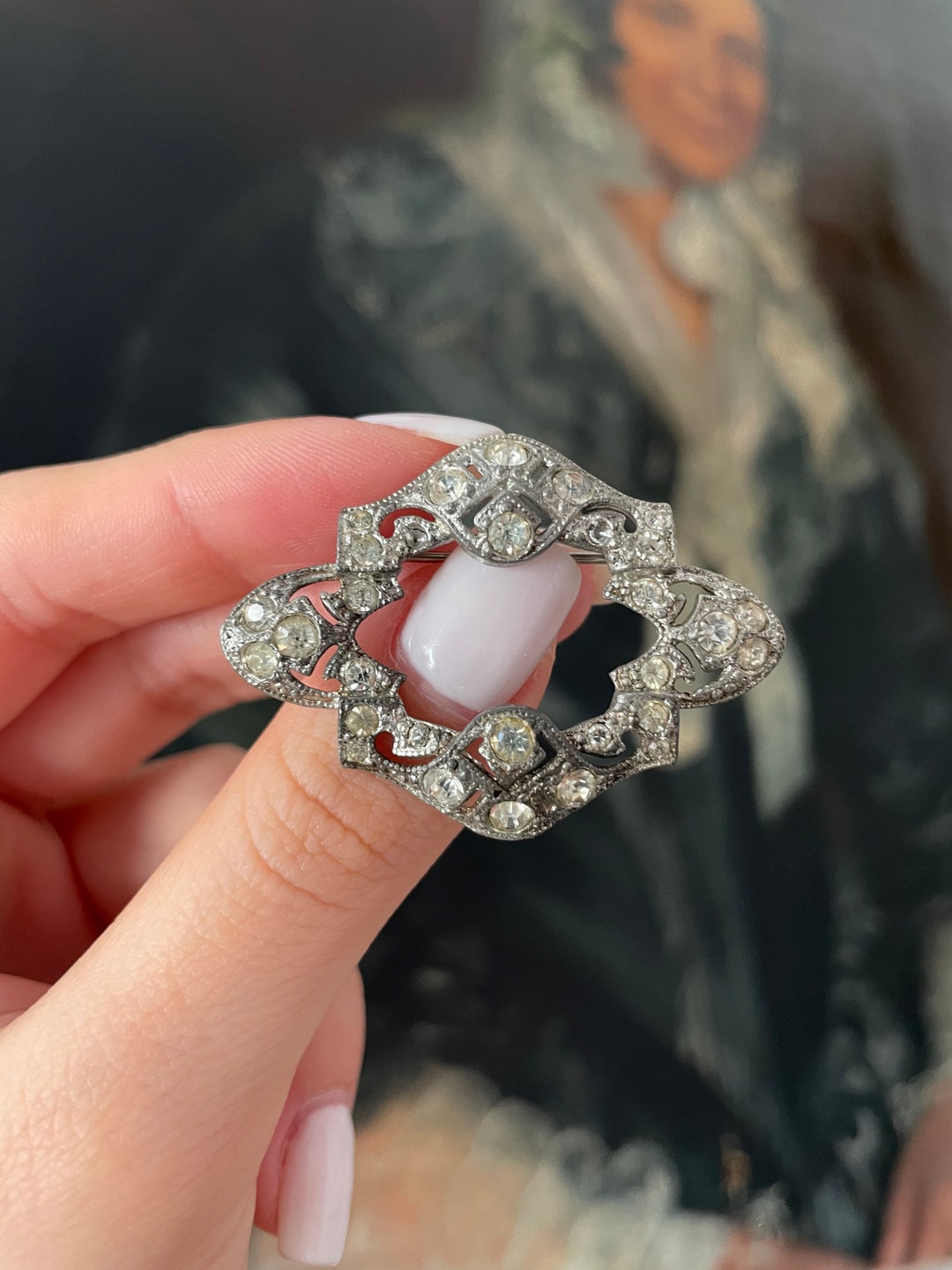 Belle Broche Vintage Années 20/30 - Plaqué Or ORIA Avec Gui Et Pierre Bleue