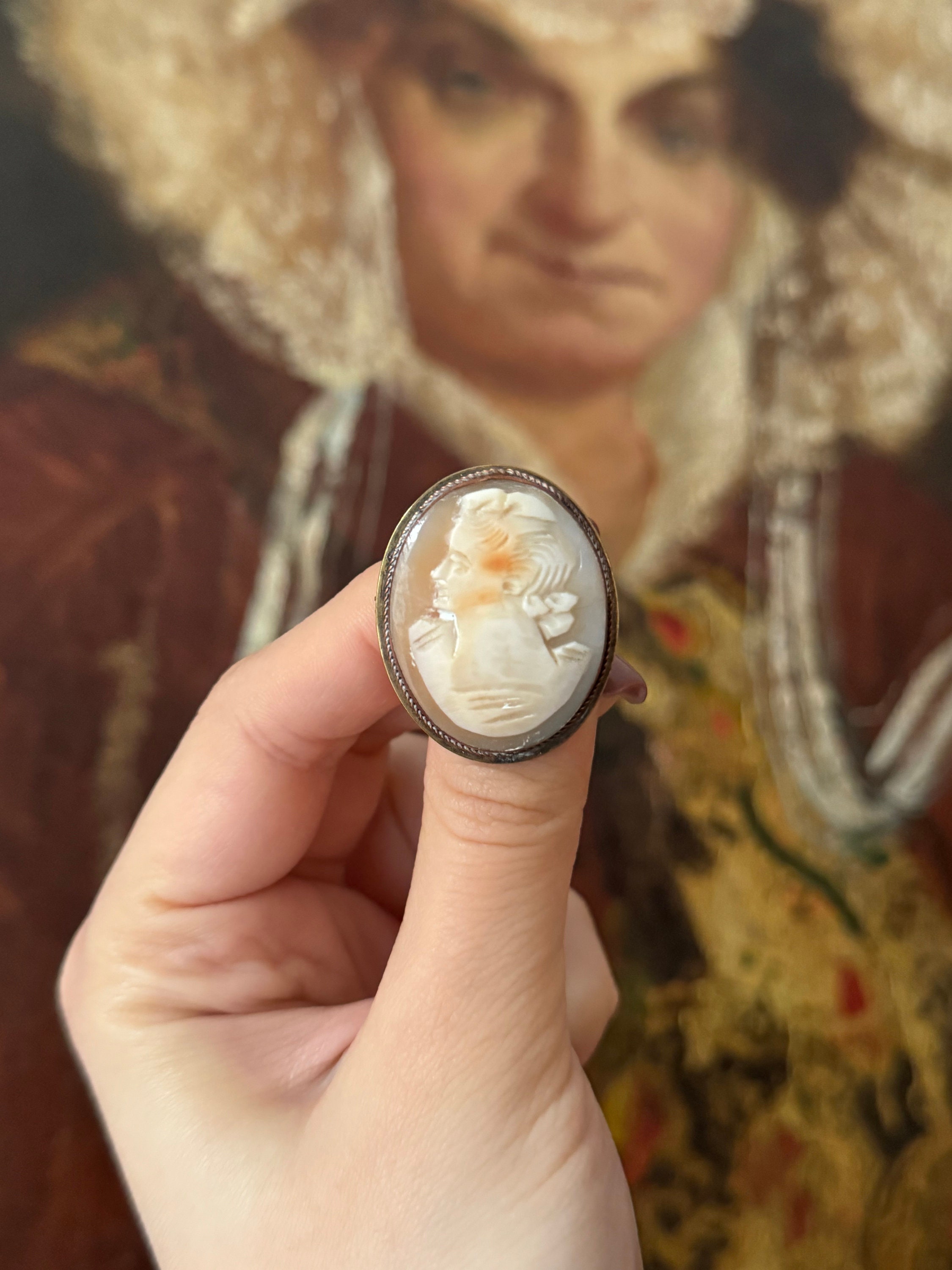 Broche Ancienne Camée Sculpté XIXe Siècle - Portrait De Femme à L'antique, Doré, Superbe Patine