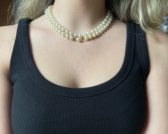 Elegante collar de perlas de longitud media Art Déco de los años 20 y 1930