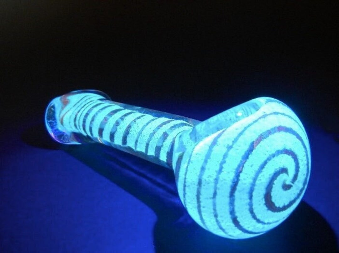 Glow in Dark Glass Pipe, Pink Spiral Hand Pipe, Fumed Color Changing