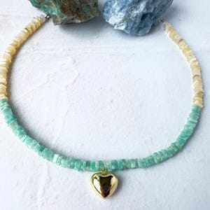 Collar atemporal de nácar con amazonita - Joyería con dije chapado en oro