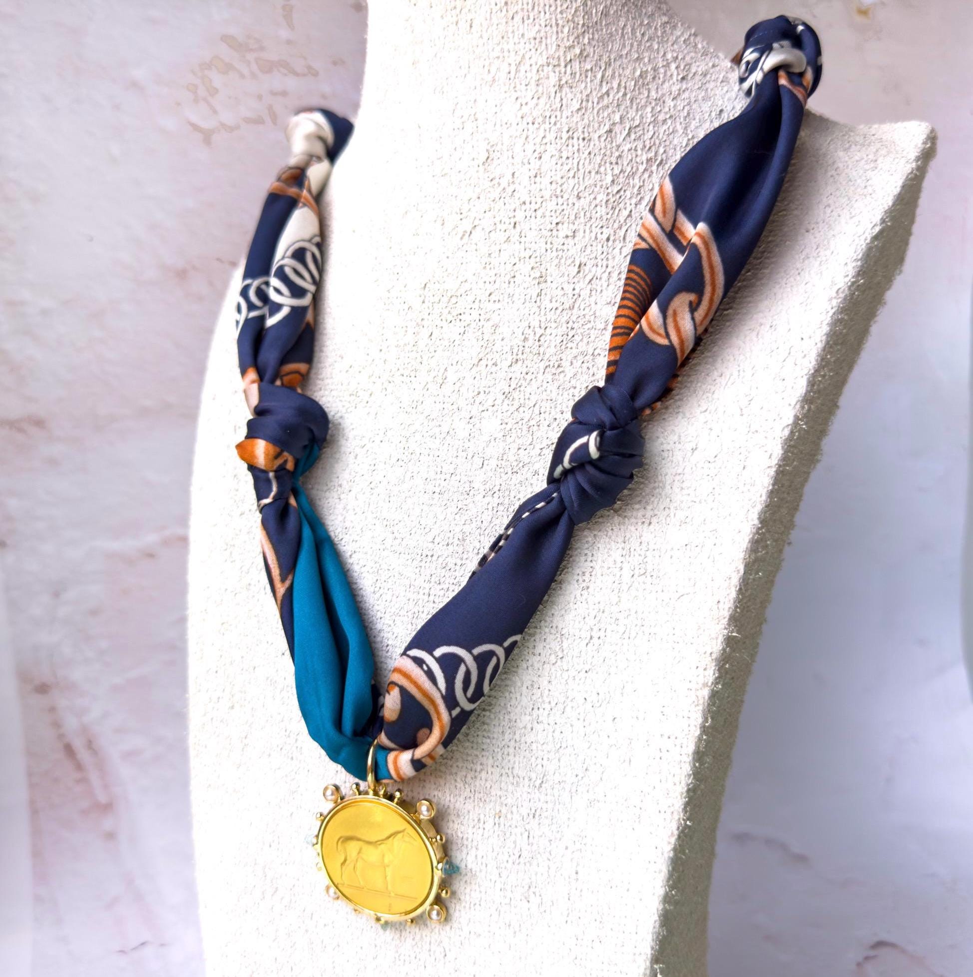 馬のスカーフネックレス:取り外し可能で長さ調節可能な馬のコイン