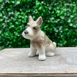 Vintage sitting Scottish Terrier dog figurine