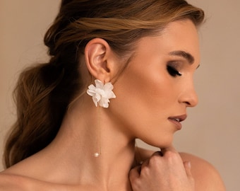 Subtle long earrings with silk flowers and pearls, romantic bridal boho earrings, white flowers earrings, antyallergic steel brides earrings