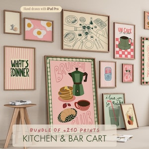 Puede incluir: Una colección de láminas artísticas enmarcadas con temática de cocina y bar. Las láminas presentan ilustraciones de comida, bebidas y frases como "What's for Dinner" y "Brunch Club". La paleta de colores incluye tonos rosas, verdes y marrones.