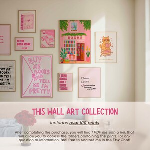 K&ouml;nnte beinhalten: Eine Sammlung von Wandkunstdrucken im Pink-Thema, darunter gerahmte Poster mit Buchzitaten und Illustrationen. Die Kollektion umfasst eine Vielzahl von Gr&ouml;&szlig;en und Stilen, ideal f&uuml;r die Dekoration einer Leseecke oder einer Hausbibliothek.