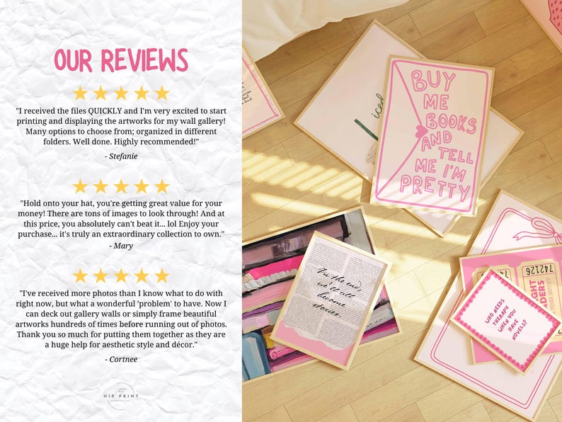 K&ouml;nnte beinhalten: Eine Sammlung gerahmter Kunstdrucke mit rosa und wei&szlig;en Designs, darunter der Text "Buy Me Books and Tell Me I'm Pretty". Die Drucke sind auf einer Holzoberfl&auml;che angeordnet, mit zus&auml;tzlichen dekorativen Elementen.