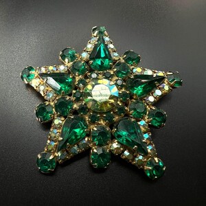 Gold/Green Bling Shades Vintage Pin Brooch Yellow Gold Tone Multi Round Shades  main image 4