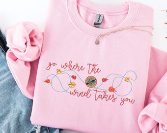 刺繍入りポカホンタス スウェットシャツ：プリンセス ポカホンタス 風が導くままに シャツ