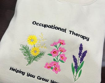 Besticktes Ergotherapie Sweatshirt: Florales OT Geschenk
