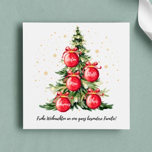 May include: A Christmas card featuring a watercolor illustration of a Christmas tree adorned with red ornaments, each bearing a name. The card includes the text "Frohe Weihnachten an eine ganz besondere Familie!" and gold snowflakes.