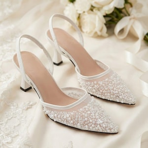 Perlen besetzte Braut Slingback Heels - Weiße Mesh Spitze Zeh Hochzeitsschuhe - Eleganter Niedriger Kätzchenabsatz für Braut oder Brautjungfer