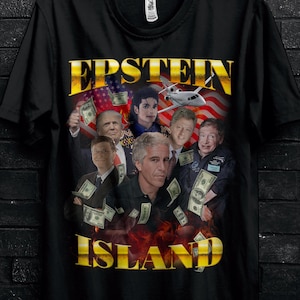 Op de afbeelding: Zwart T-shirt met een gouden afbeelding met de tekst "EPSTEIN ISLAND". De afbeelding bevat afbeeldingen van verschillende mensen en een Amerikaanse vlag. Het T-shirt hangt aan een zwarte hanger.