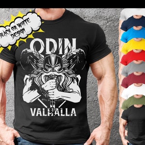 Könnte beinhalten: Schwarzes T-Shirt mit weißer Grafik von Odin, einer Figur aus der nordischen Mythologie, die ein Schwert hält. Die Texte "ODIN" und "VALHALLA" sind abgebildet. Zusätzliche T-Shirts in verschiedenen Farben werden gezeigt.
