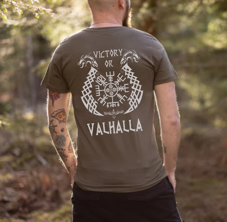 T-Shirt Nera Valhalla Con Cornone Nordico E Guerriero Vichingo Odino