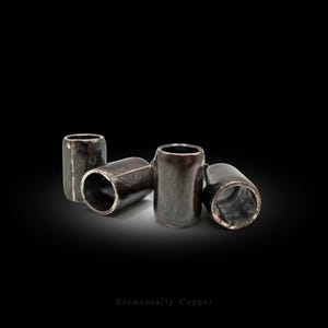 Handgeschmiedete Neusilberperle mit dunklem Finish (für Bärte, Dreadlocks, Haare, etc.)