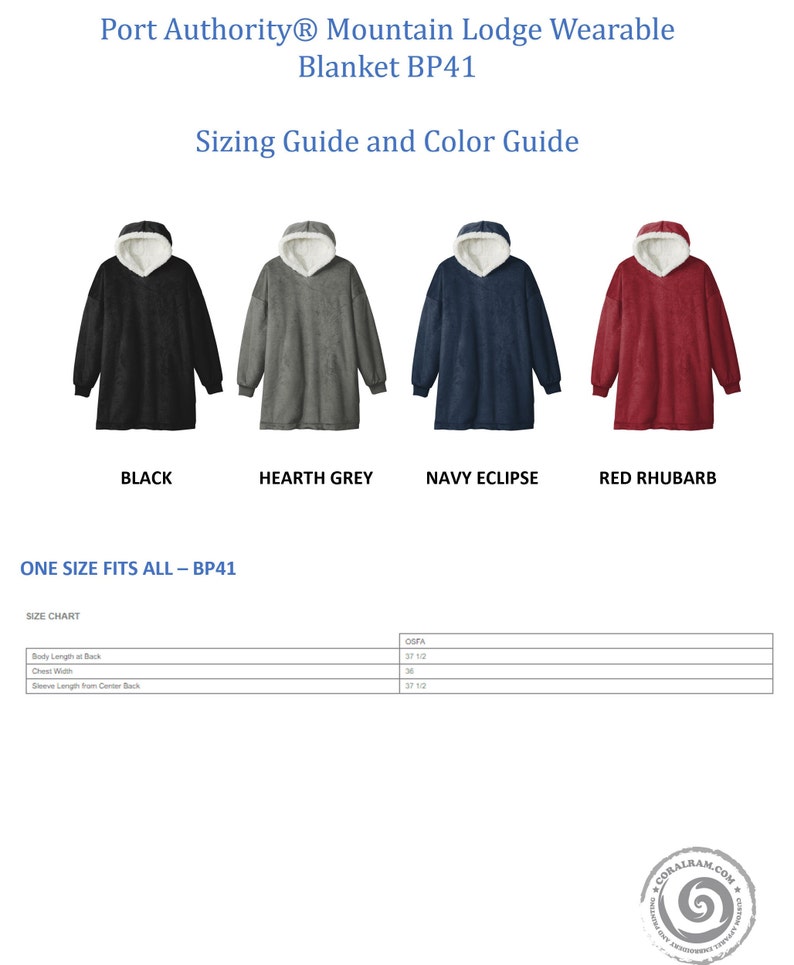 Pu&ograve; includere: L'immagine mostra quattro coperte indossabili in nero, grigio antracite, blu navy e rosso rabarbaro. Ognuna ha un cappuccio con interno bianco. Il testo recita "Port Authority Mountain Lodge Wearable Blanket BP41" e "One Size Fits All - BP41".
