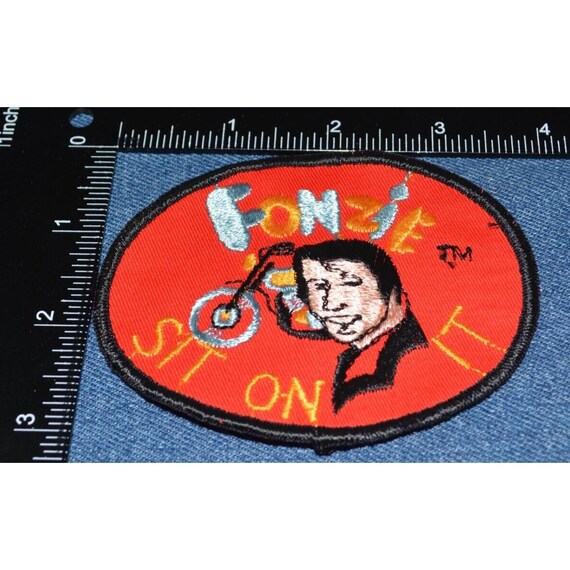 Original NOS Vintage 70s FONZIE 4" Patch TV Show Sitcom Happy Days Sit On It View 3