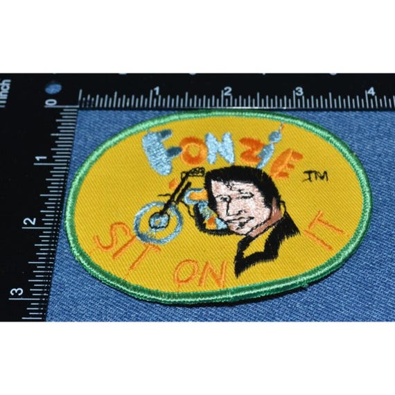 Original NOS Vintage 70s FONZIE 4" Patch TV Show Sitcom Happy Days Sit On It View 3