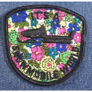 Nos 70s Vintage IT&#39;S A SNOWMOBILE WORLD 3&quot; Patch Snowboard Ski Sled Flower Power