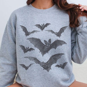 Vintage Bat Halloween Sweatshirt, Gothic Bats Crewneck, Spooky Witchy Sweatshirt, Plus Size Dark Cottagecore Halloween Sweater, Witch Gifts