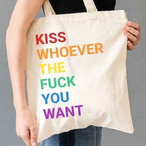 Borsa tote Pride, borsa LGBTQ, borsa tote &quot;Bacia chi vuoi&quot;, borsa tote Enby, borsa tote in tela &quot;Love Is Love&quot;, borsa a tracolla &quot;Lesbian Gay&quot;, regalo per l&#39;orgoglio non binario