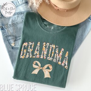 Coquette Floral Grandma Shirt, Mothers Day Gift, Comfort Colors Retro Graphic Mom T-Shirt, Trendy Bow Grandma Crewneck Shirt, Gift For Mom