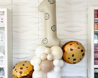 Conjunto de globos con temática de una galleta dulce - Torre de números con globos - Un año dulce - Una galleta resistente - Dulce cumpleaños - Torre de números
