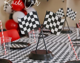 Centro de mesa 3D con bandera de coche de carreras - Cumpleaños de dos rápidos - Cumpleaños de la primera vuelta - Cumpleaños de coche de carreras - Centro de mesa de coche de carreras - Impresión 3D - Pieza de impresión 3D