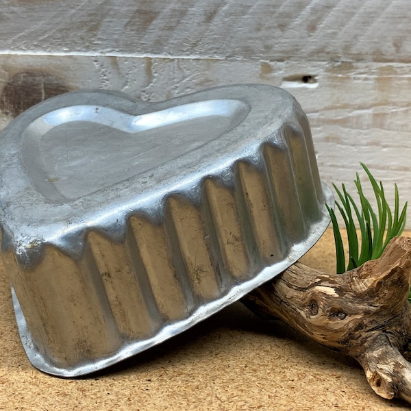 Vintage Aluminum Heart Shaped Fluted Jello Mold, Vintage Kitchen Decor, Vintage Metal Art Supply