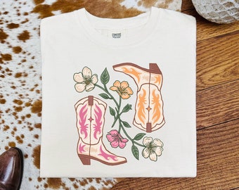 T-shirt bottes de cow-girl western, t-shirt graphique bottes de cowboy, cadeau pour cow-girl, tenues de musique country, chemise couleurs confort