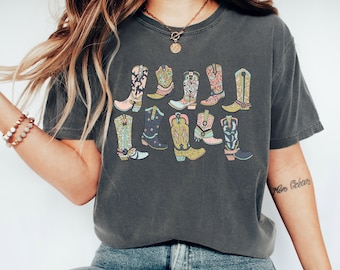 Cowgirl Boots T-Shirt, Country Concert Shirt, Western Graphic Tee for Women, Oversized Graphic Tee, Comfort Colors Tee
