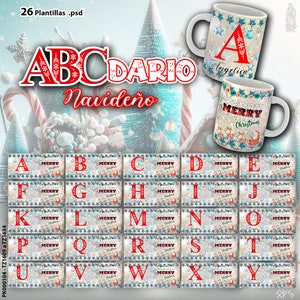 Puede incluir: Tazas y azulejos con temática navideña con el alfabeto. Las tazas muestran una letra grande con un nombre, y los azulejos muestran cada letra con la frase "Merry Christmas". El diseño incluye estrellas, copos de nieve y renos.