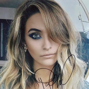 Paris Jackson Signed Autographed 8x10 Photo W/ 3rd Party Authentication - Michael Jackson Daughter - Model