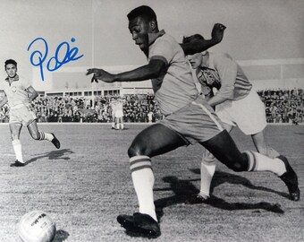 Pele - Signed Autographed 8x10 Photo W/ 3rd Party COA - Brazil - Soccer/Football Icon - (d.2022)