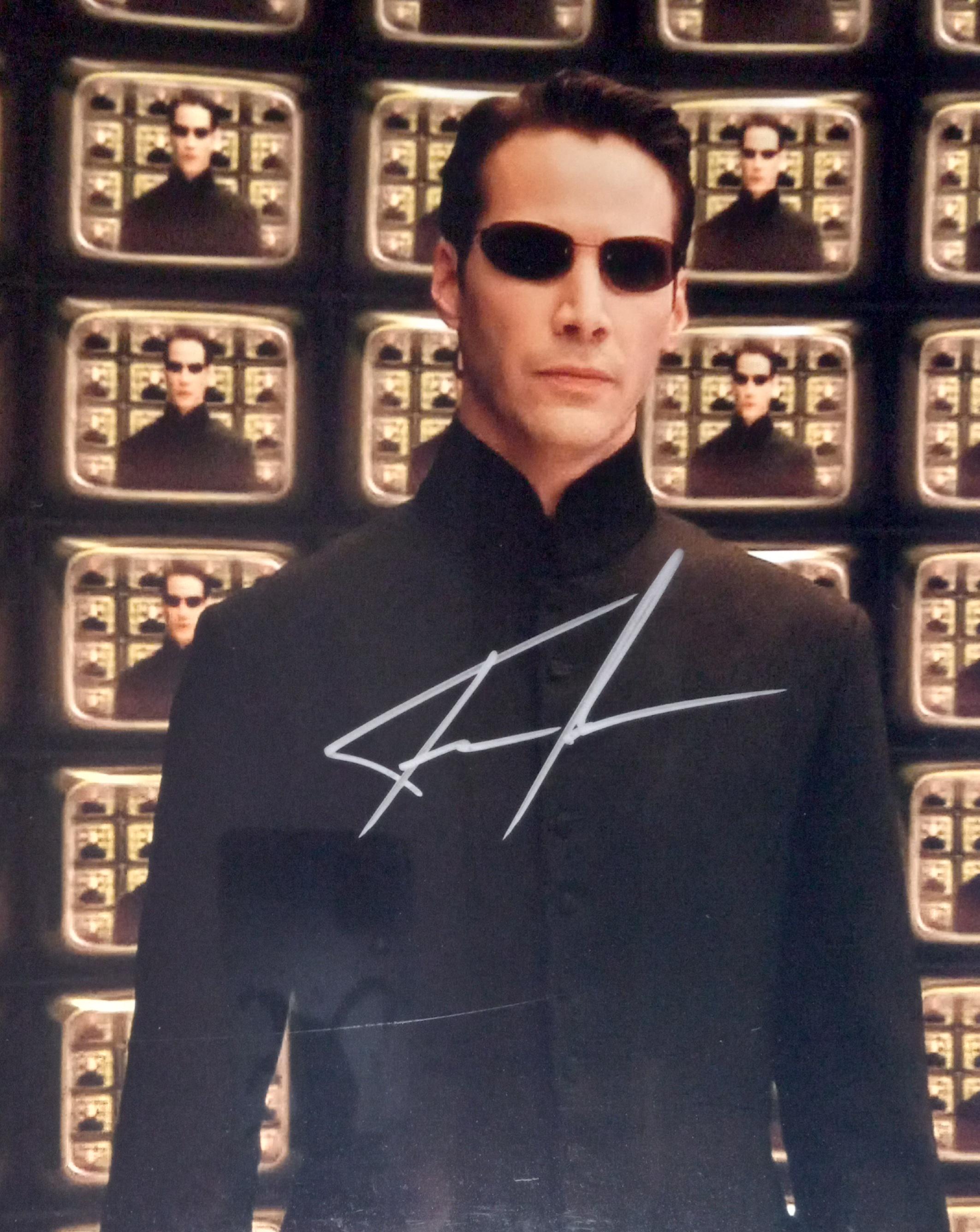 キアヌ・リーブス - 直筆サイン入り 8x10 写真（第三者機関による COA
