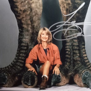ローラ・ダーン直筆サイン入り超 特大写真…Laura Dern ローラ・ダーンのサイン入り 8x10 ジュラシック・パーク写真