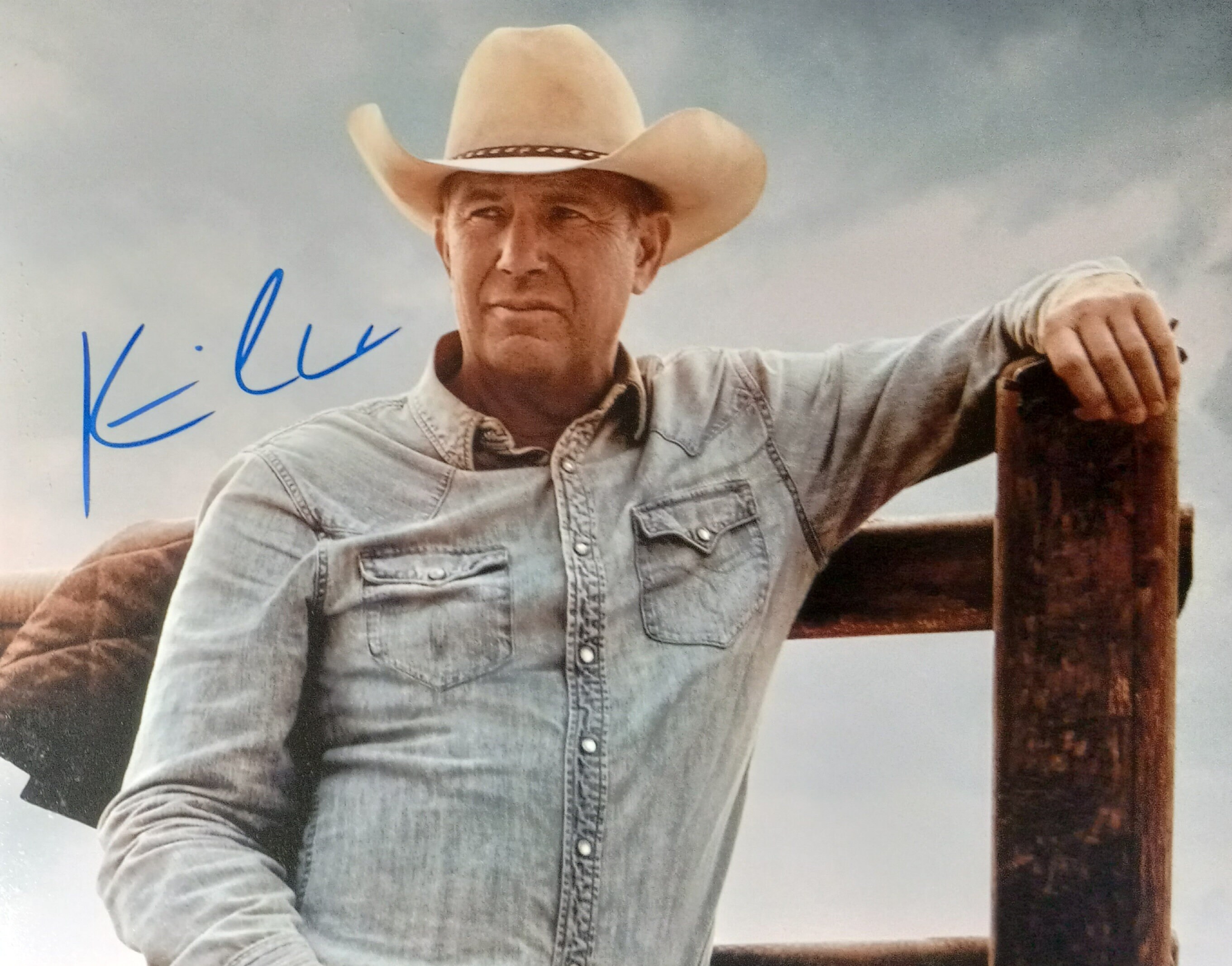 ケビン・コスナー(Kevin Costner)直筆サイン入りコレクション・カード ケビン・コスナー直筆サイン入り8x10写真（第三者機関による認証付き