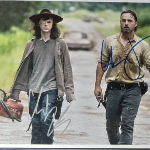 Andrew Lincoln & Chandler Riggs 8x10 Dual Signed Autographed Photo W/ 3rd Party Authentication - Rick Grimes - Carl Grimes The Walking Dead