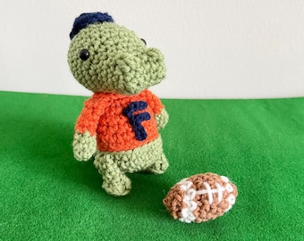 Mascota de cocodrilo a crochet [PATRÓN PDF] ~ Cocodrilo Amigurumi ~ Florida ~ Muñeco de peluche de la serie de mascotas universitarias